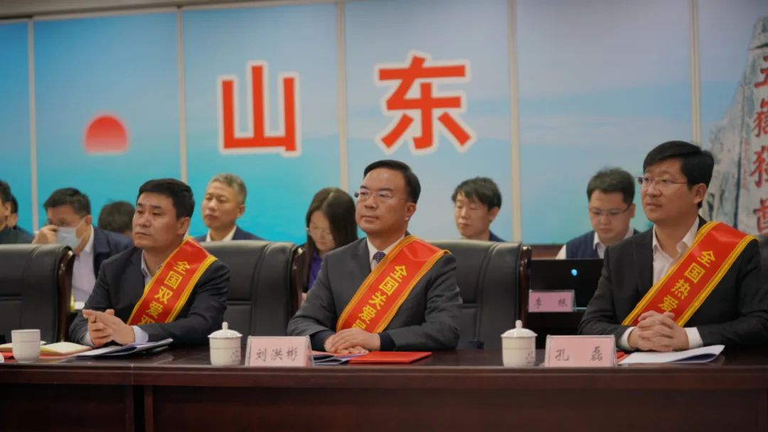 喜報(bào)丨劉洪彬董事長參加全國就業(yè)與社會保障先進(jìn)民營企業(yè)暨關(guān)愛員工實(shí)現(xiàn)雙贏表彰大會